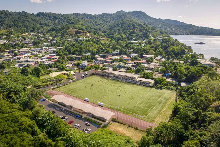 Vestiaire et couverture des tribunes du stade de Bandraboua