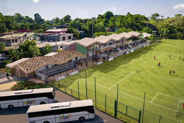 Vestiaire et couverture des tribunes du stade de Bandraboua